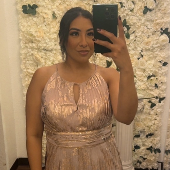 Meet your Posher, Laura - Picture 2 of 2